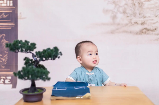 赤壁宝宝喊肚子疼怎么回事